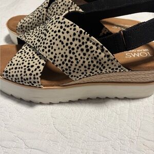 TOMS Women's Spotted Black and Cream Sandals